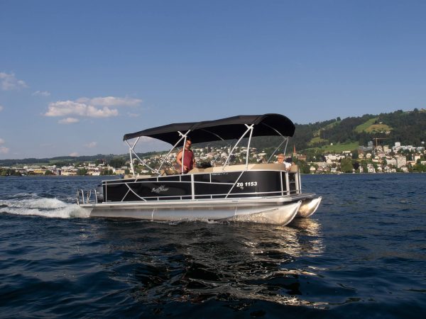 Sunchaser Geneva 22 boat sailing through Lake Zug